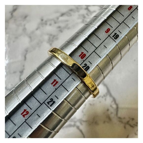 Gold tone rhinestone ring - Picture 5 of 8